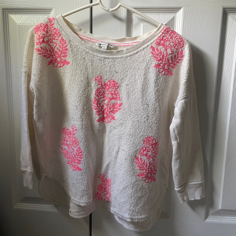 American Eagle Cream and Pink Sweatshirt